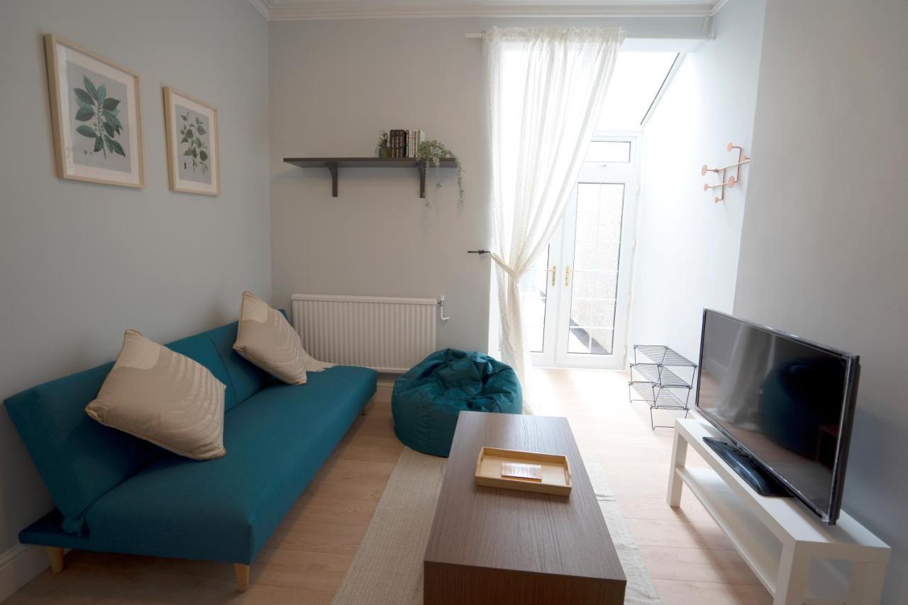 Beautiful Family Home In The Heart Of Σουόνσι Εξωτερικό φωτογραφία